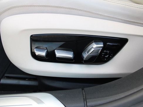 Used 2018 BMW 750i xDrive image 26