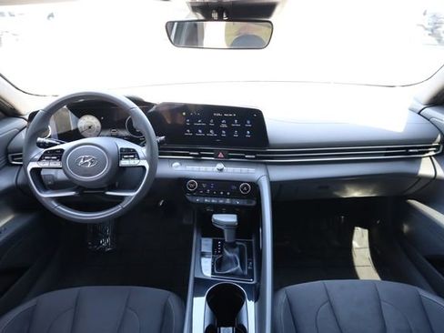 Used 2023 Hyundai Elantra SEL w/ Convenience Package image 13