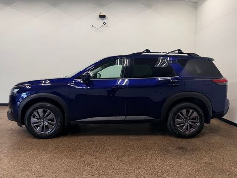 Used 2024 Nissan Pathfinder SV w/ Black Appearance Package AWD/4WD image 2