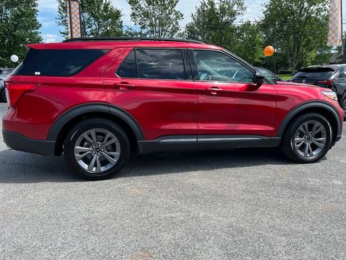 Used 2022 Ford Explorer XLT w/ Equipment Group 202A RWD image 9