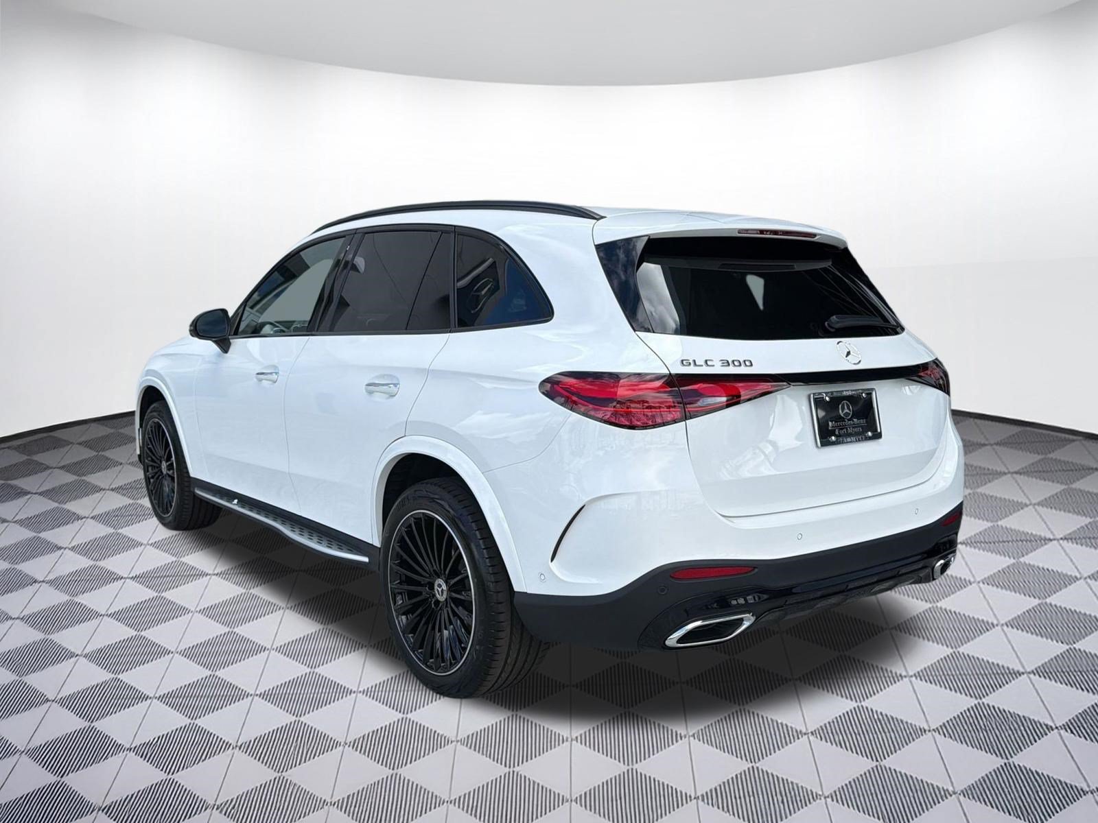 Used 2026 Mercedes-Benz GLC 300 image 3