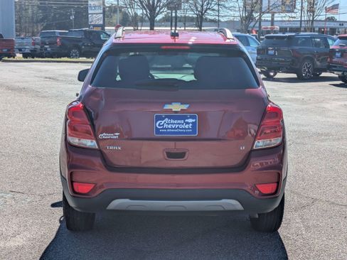 Used 2019 Chevrolet Trax LT w/ LT Convenience Package image 5