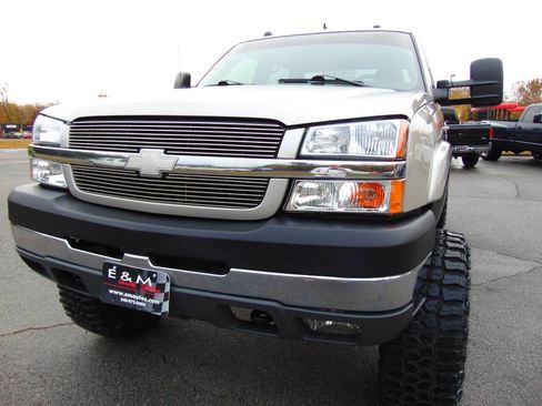 Used 2004 Chevrolet Silverado 2500 LT w/ Heavy-Duty Power Package image 42