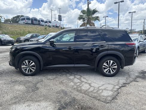 Used 2024 Nissan Pathfinder SL w/ Cargo Package FWD image 6