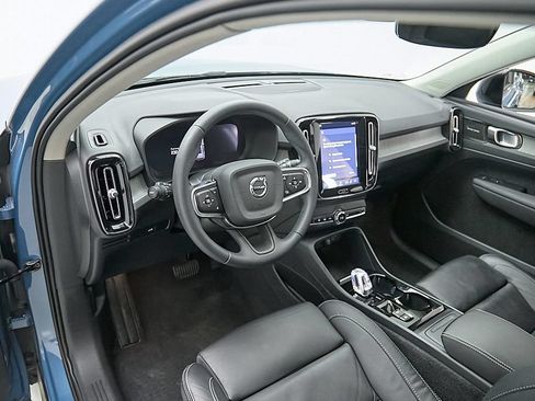 Certified 2024 Volvo XC40 B5 Ultimate w/ Climate Package AWD/4WD image 12