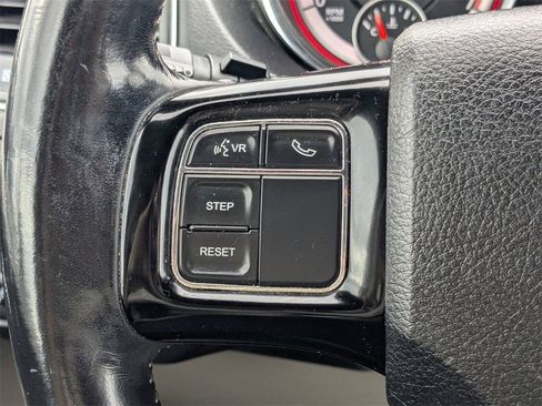 Used 2019 Dodge Grand Caravan SXT image 25