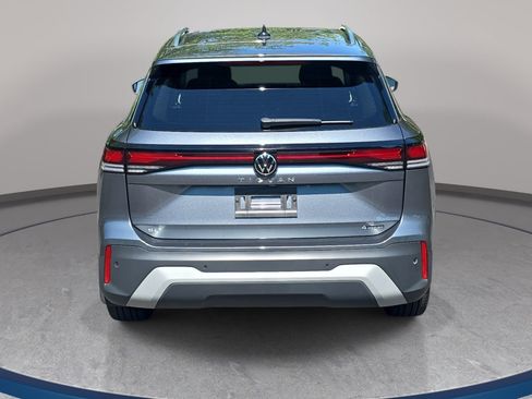 Certified 2025 Volkswagen Tiguan SE AWD/4WD image 6