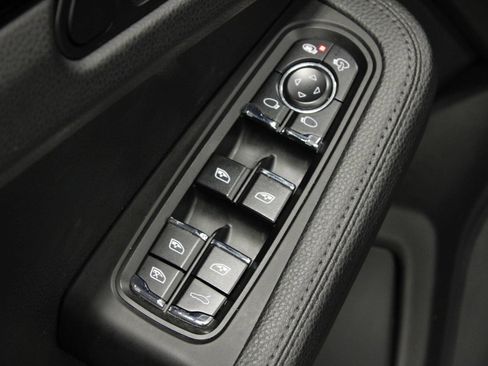 Certified 2021 Porsche Macan AWD/4WD image 28