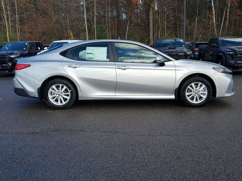 Used 2026 Toyota Camry LE w/ Convenience Package image 5