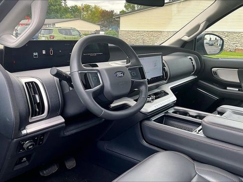 Used 2025 Ford Expedition Active AWD/4WD image 10