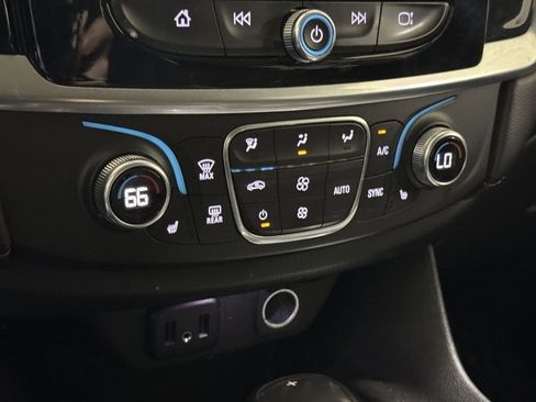 Used 2018 Chevrolet Traverse LT FWD image 16