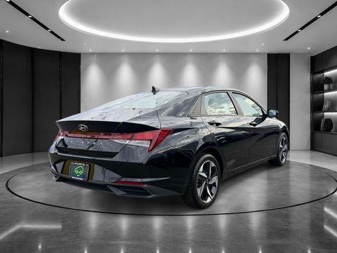 Used 2023 Hyundai Elantra SEL w/ Convenience Package FWD image 5
