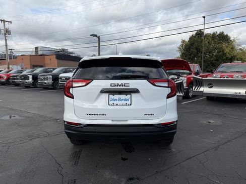 Used 2022 GMC Terrain SLT w/ Tech Package image 4