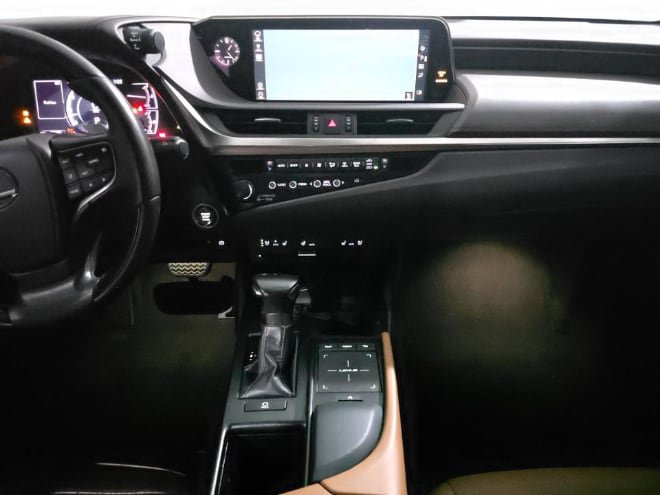 Used 2019 Lexus ES 350 w/ Premium Package FWD image 11