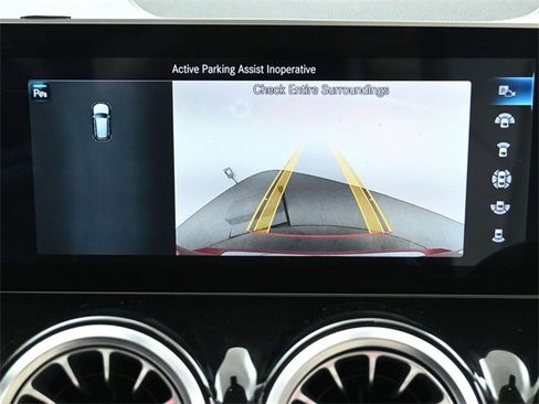 Used 2020 Mercedes-Benz GLB 250 w/ Premium Package image 28