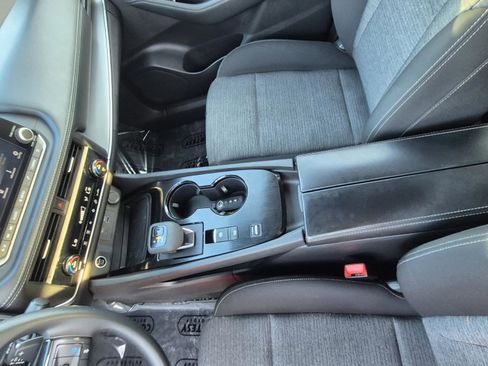 Certified 2023 Nissan Rogue SV FWD image 21