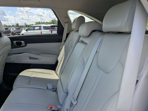Certified 2025 Kia Sorento S FWD image 18