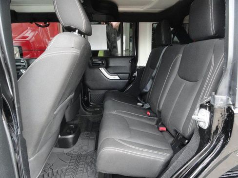Used 2017 Jeep Wrangler Unlimited Rubicon w/ Dual Top Group AWD/4WD image 7