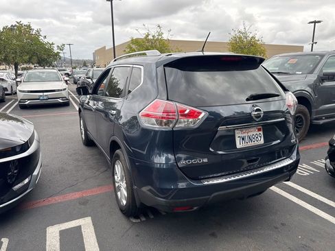 Used 2015 Nissan Rogue SV w/ SV Premium Package FWD image 2