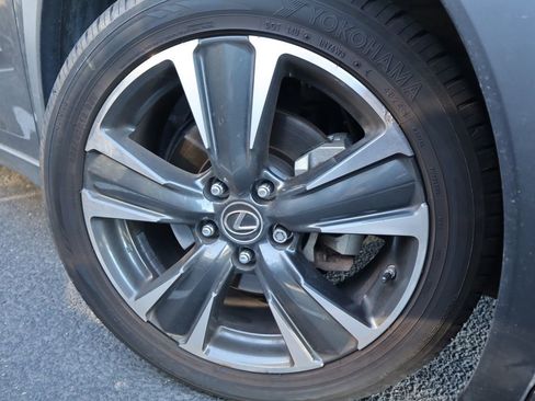 Used 2022 Lexus UX 200 image 16