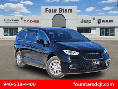 New 2026 Chrysler Pacifica Select