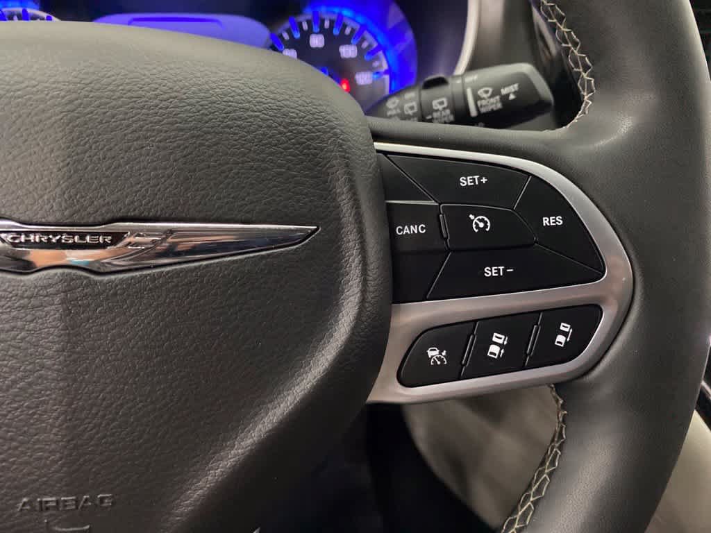 Used 2024 Chrysler Pacifica Touring-L FWD image 22