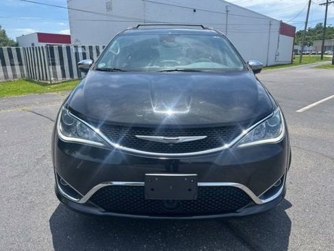 Used 2017 Chrysler Pacifica Limited FWD image 6