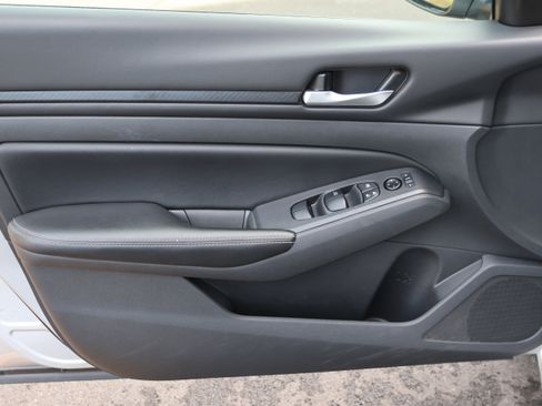 Used 2024 Nissan Altima 2.5 SV FWD image 19