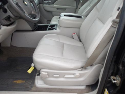 Used 2013 Chevrolet Avalanche LT w/ Suspension Package, Off-Road image 18