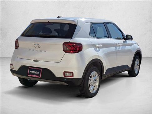 New 2026 Hyundai Venue SE image 2
