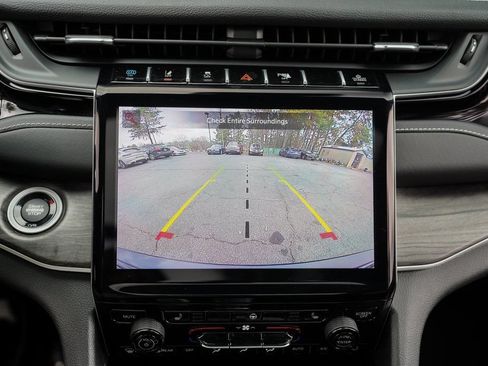 Used 2023 Jeep Grand Cherokee 4WD 4xe image 34