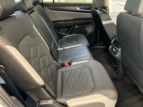 Used 2024 Volkswagen Atlas Peak Edition SE AWD/4WD image 19