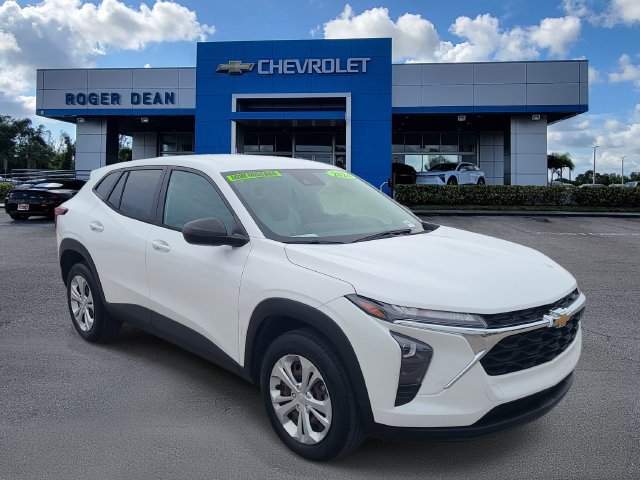 Used 2024 Chevrolet Trax LS w/ Driver Confidence Package FWD image 1