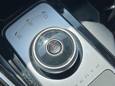 Used 2023 Kia Sorento SX Prestige image 28