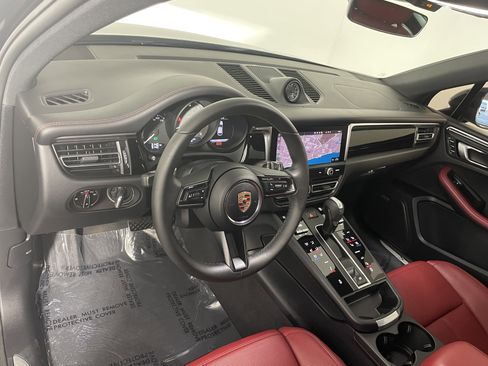 Used 2025 Porsche Macan S image 4