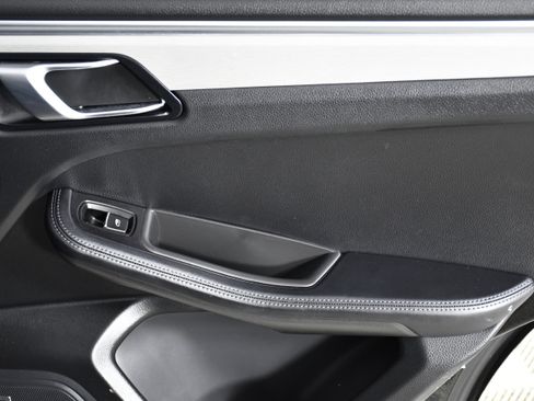 Used 2020 Porsche Macan Turbo image 25