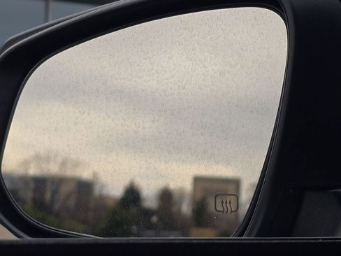 Used 2024 Toyota Corolla Cross L image 13