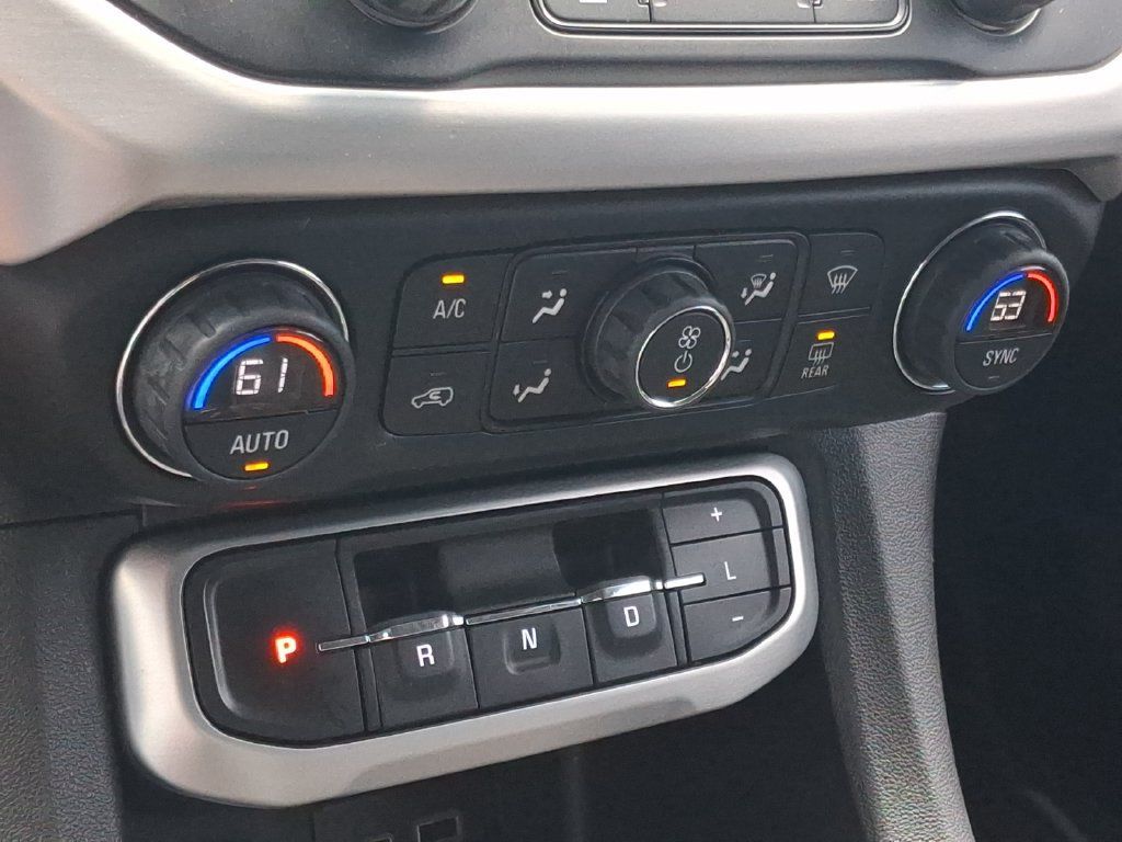 Used 2022 GMC Acadia SLE w/ Driver Convenience Package FWD image 19