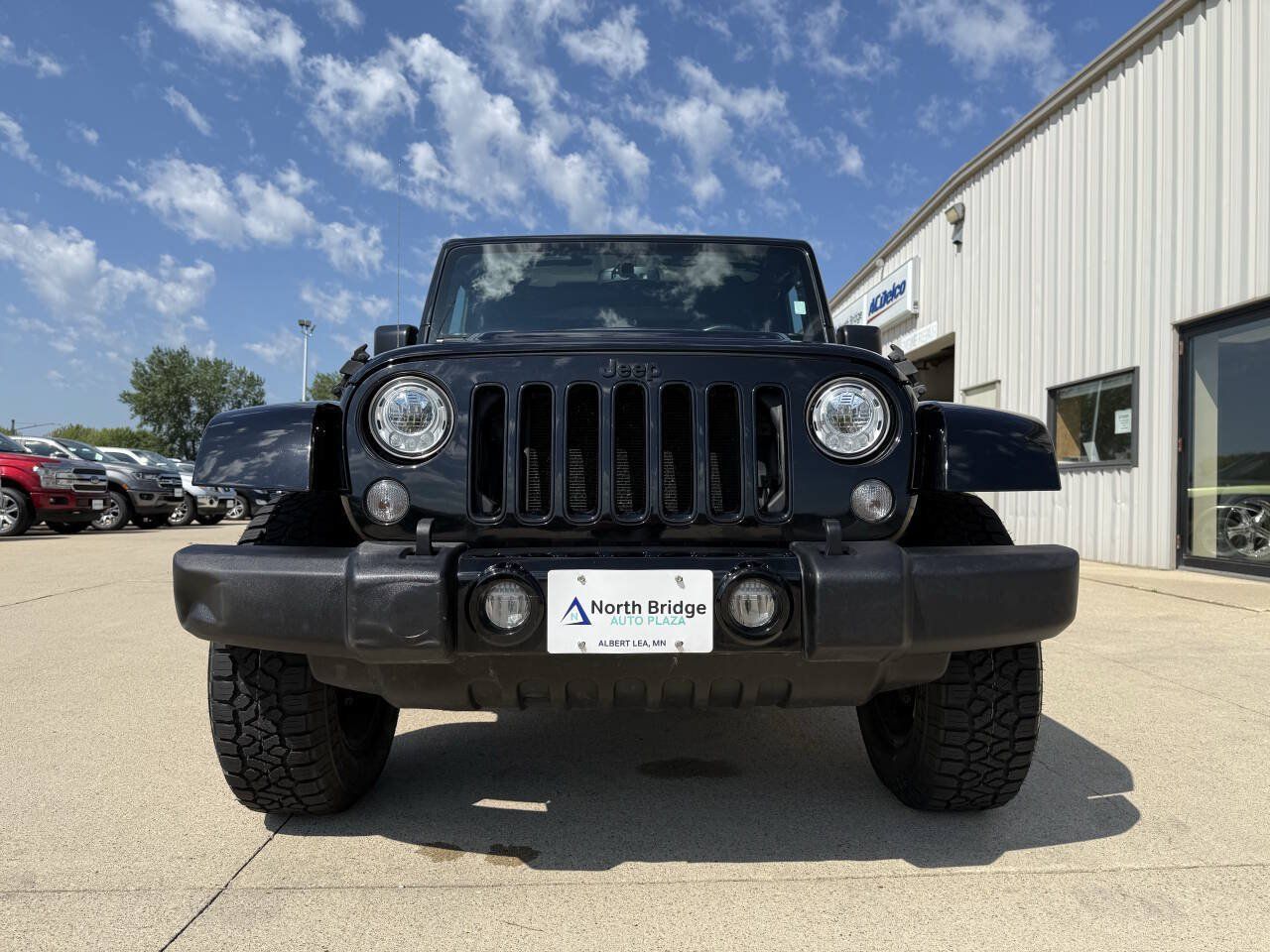 Used 2017 Jeep Wrangler Unlimited Sahara AWD/4WD image 26