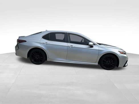 Used 2022 Toyota Camry SE FWD image 8