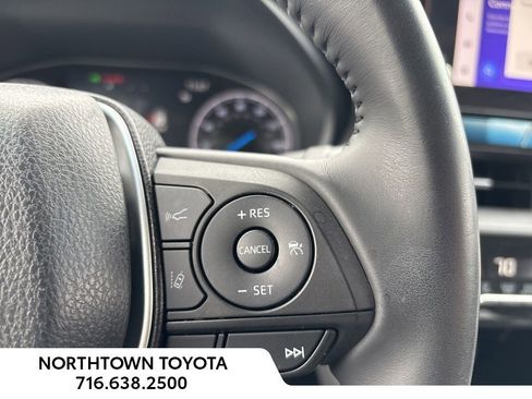 Used 2023 Toyota Venza LE image 18