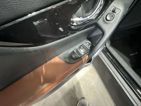 Used 2019 Nissan Rogue SL w/ Premium Package AWD/4WD image 19