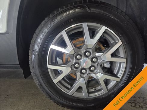 Used 2023 GMC Acadia SLE w/ Driver Convenience Package FWD image 20
