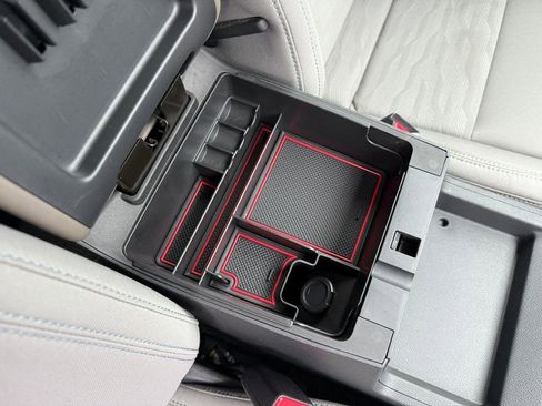 Used 2022 Nissan Frontier SV w/ Technology Package image 31