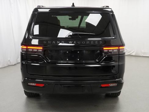 Certified 2025 Jeep Grand Wagoneer Series III w/ Rear Seat Video Group 1 AWD/4WD image 11
