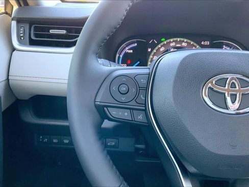 Used 2025 Toyota RAV4 XLE Premium image 23