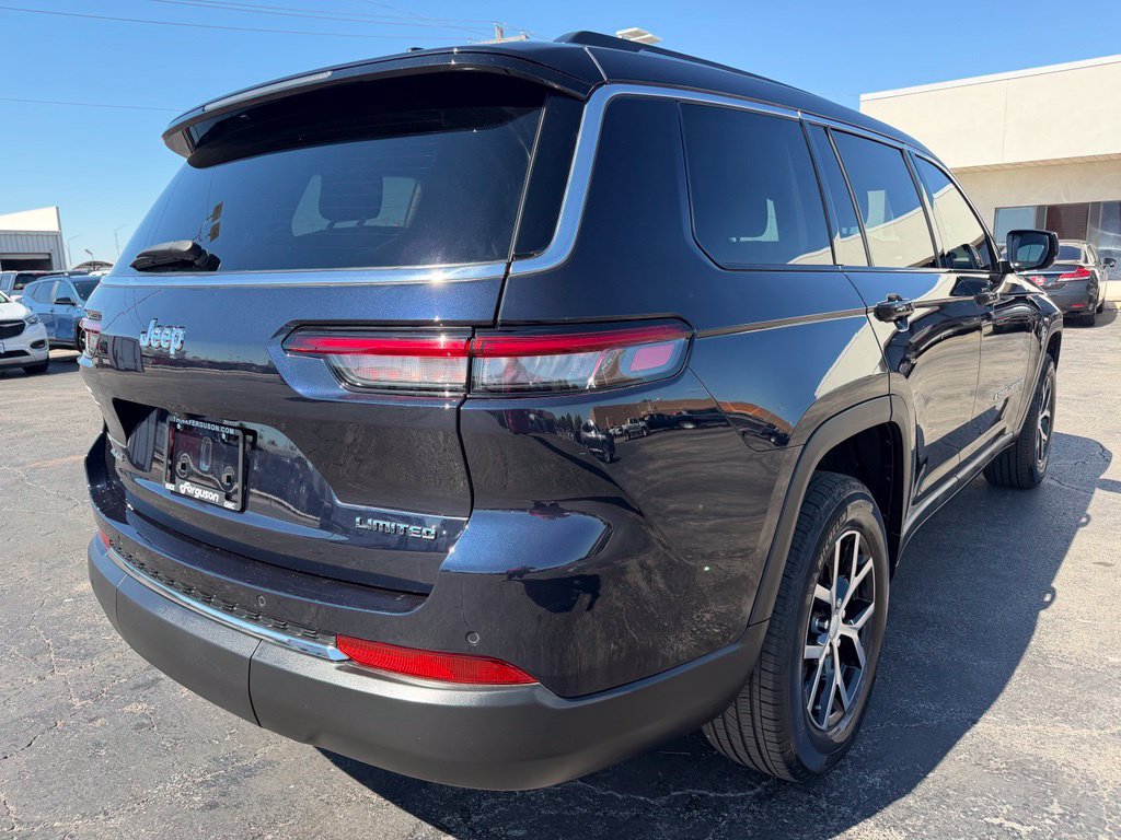 Used 2023 Jeep Grand Cherokee L Limited AWD/4WD image 3
