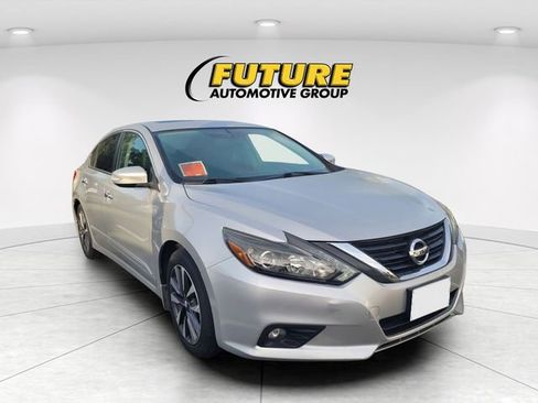 Used 2017 Nissan Altima 2.5 SL w/ 2.5 Technology Package image 1