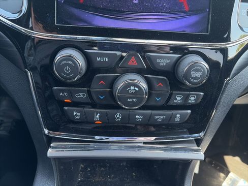 Used 2020 Jeep Grand Cherokee Laredo w/ Laredo X Package image 19