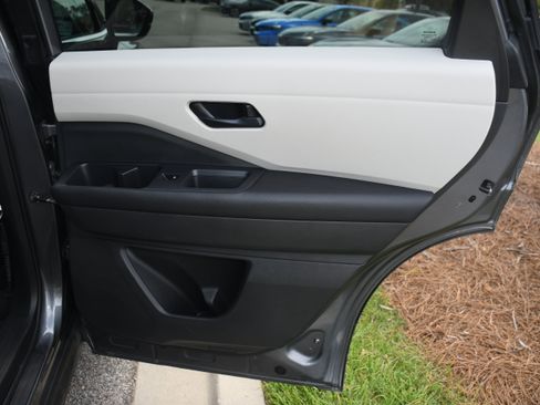 Used 2024 Nissan Pathfinder SV FWD image 19